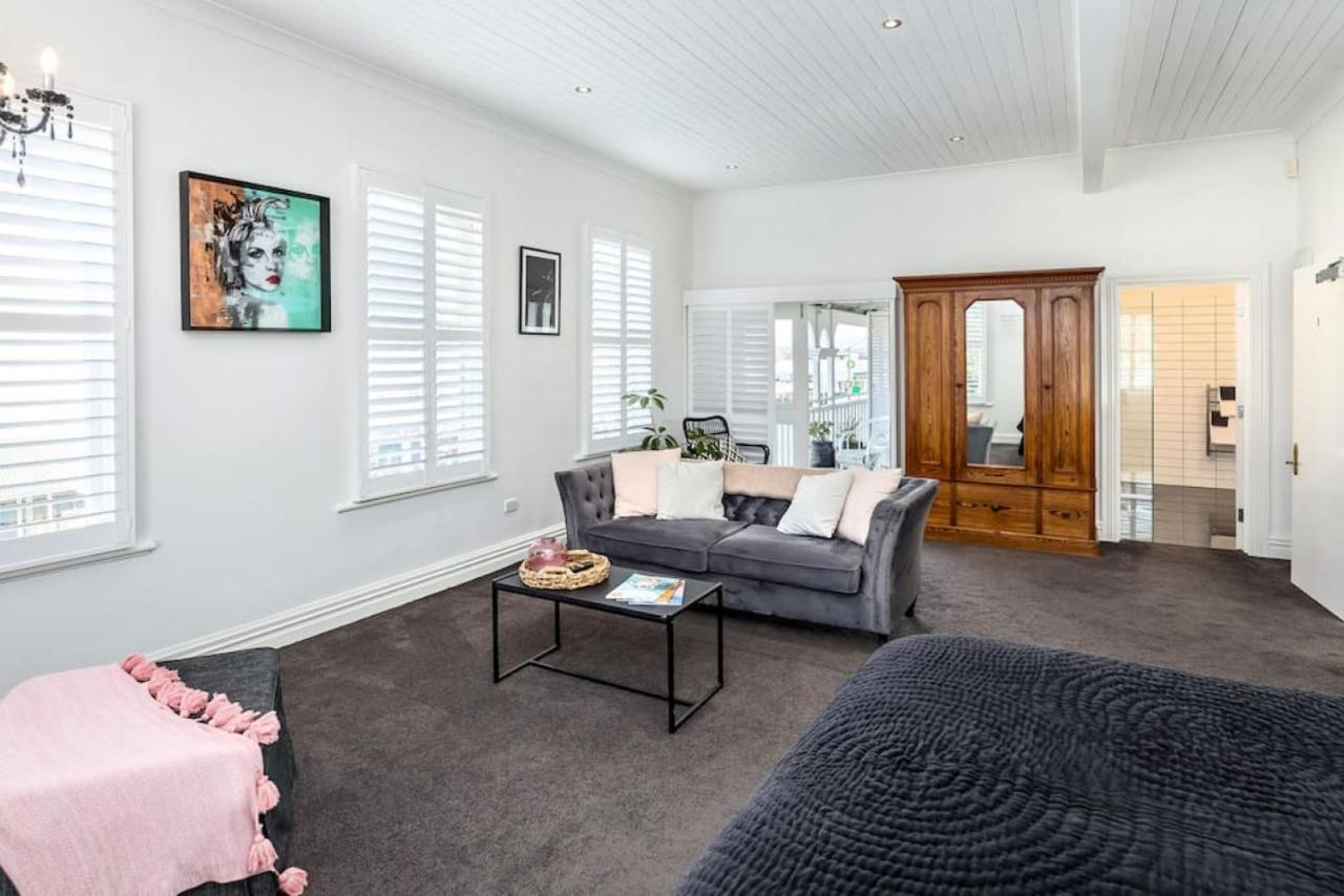 Altitude Studio Apartment Martinborough Extérieur photo